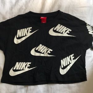 NEW // Cropped Nike Tshirt